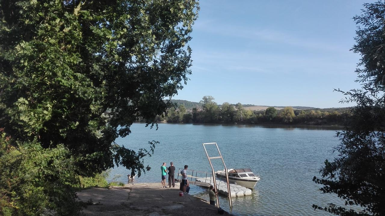 Camping Loisirs Des Groux Mousseaux-sur-Seine Экстерьер фото
